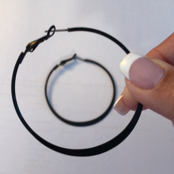 Fashion Jewellery 3 pairs of hoop earrings. FREE with purchase of 2items DM Me - Picture 5 of 8